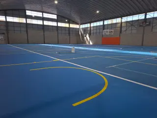 Renovado el pavimento de la pista multideporte del pabellón del Complejo Deportivo de Carbajosa de la Sagrada