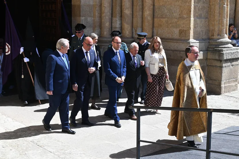 Encuentro de Jesús Resucitado con la Virgen en la procesión de la Pascua de Resurrección en Ciudad Rodrigo