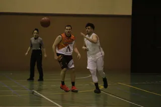 El Carbajosa Basket se lleva el derbi ante la USAL en la prórroga