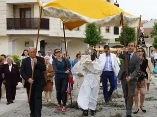 Misa y Procesión del Corpus, fieles a la tradición