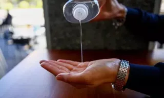 Lavado de manos con gel hidroalcohólico. Foto EP