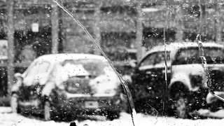 Vehículos cubiertos de nieve y hielo