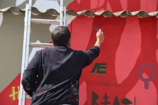 Realización de grafitis participativos de la Semana de la Piedra