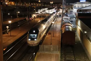 Tren Alvia en la Estación de Vialia. Foto de archivo