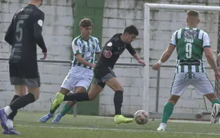 Ale Morales y Pana, ante el Compostela FOTO CLUBDEPGUIJUELO