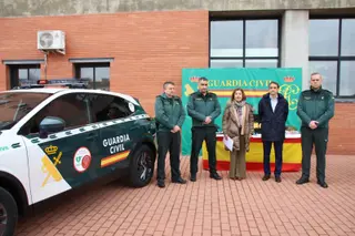 La subdelegada el pasado lunes en la presentación de los nuevos coches de la Guardia Civil con DEA