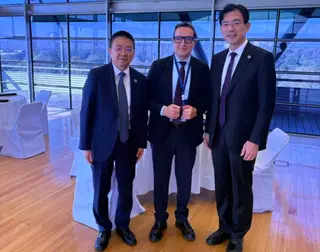 El rector USAL junto al rector de la Universidad china de Tsinghua, Li Luming y un vicerrector | Comunicación USAL