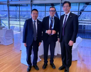 El rector USAL junto al rector de la Universidad china de Tsinghua, Li Luming y un vicerrector | Comunicación USAL