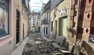 Comienzan las obras de renovación de la calle Manterola en Alba de Tormes