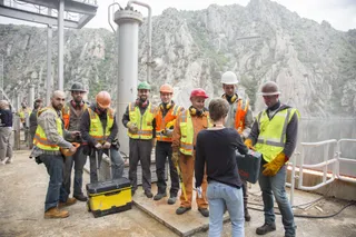 2019 11.Miembros de la plantilla de la central hidroeléctrica de Aldeadávila que han intervenido como extras en la película