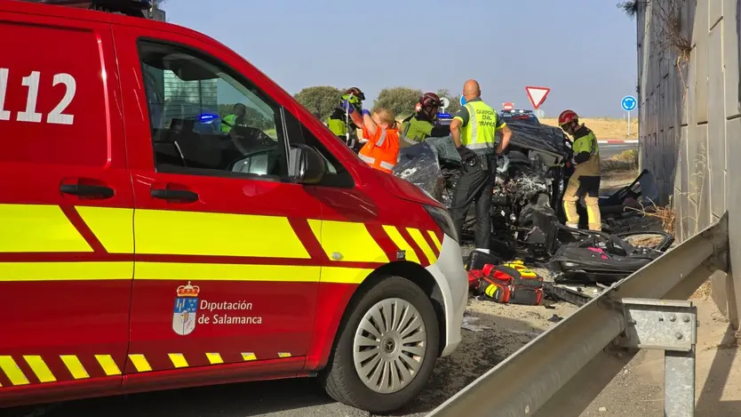 Un turismo cae desde la autovía A-66 a la N-630, en Beleña, y deja heridas a varias personas