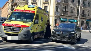 Imagen del suceso ocurrido en la mañana de este jueves en la rotonda de la plaza de España - Vega Bustos