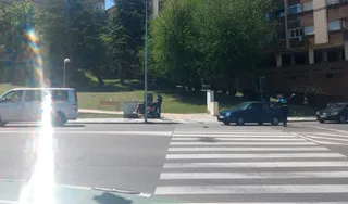 Herido un joven motorista tras impactar con una furgoneta en la glorieta Leonardo Da Vinci