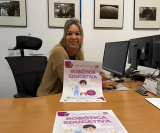 La concejal presenta la actividad de robótica 