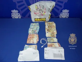 DINERO ROBO OFICINA