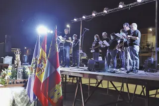El grupo de teatro Zaranda durante el pregón de las fiestas
