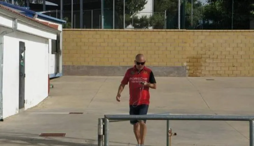 Chema Aragón acelera en la confección de la plantilla