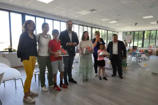 Santa Marta regala lotes de libros a tres socios de la biblioteca tras alcanzar los 9.000 usuarios