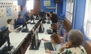 Nuevo taller intergeneracional de informática entre mayores y niños