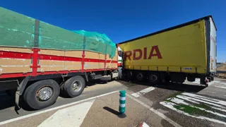 Accidente entre dos camiones en Robliza de Cojos | S24H