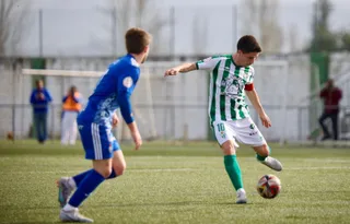 Cristóbal, ante el Covadonga | FOTO CD GUIJUELO