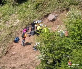 Auxilian en Oseja de Sajambre (León) a un montañero que sufrió un síncope cuando descendía el Pico Jario. 112 CyL