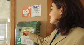 El Ayuntamiento cuenta con 275 personas formadas para manejar los 40 desfibriladores en dependencias municipales