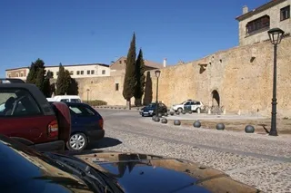 Un joven cae desde diez metros de altura de la muralla de Ciudad Rodrigo