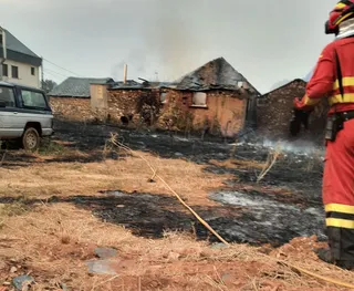Casas afectadas por el incendio en el pueblo de Las Médulas, León | ICAL