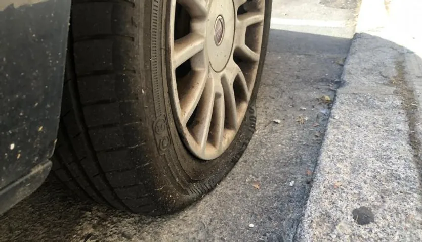 Ruedas pinchadas en el barrio Vidal