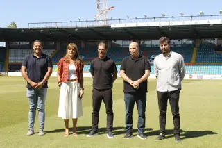 Rafa Dueñas y Manuel Lovato, en la presentación de Iker Muniain.
