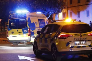 ambulancia sacyl y policía local barrio vidal. Foto de archivo