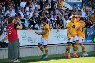 Chapela festeja su gol ante el Talavera junto a los 300 desplazados unionistas | FOTO UNIONISTAS CF