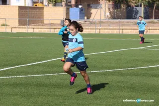 Jugadores del Cabrerizos C.F. en el calentamiento de un partido