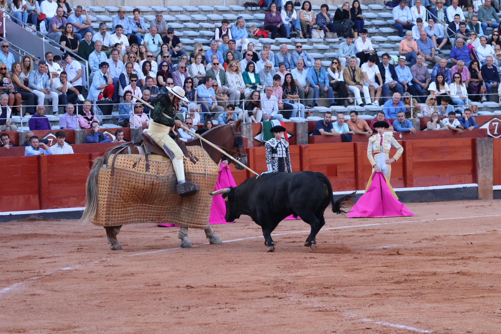 Antonio Galv&aacute;n 'El Bala' picando al segundo novillo de Adelaida Rodr&iacute;guez | Andrea Mateos