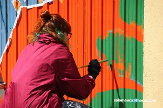 Artista participante en una anterior edición de la 'Galería Urbana' del barrio del E