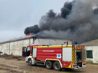 El fuego ha causado importantes daños en la estructura de uno de los edificios | Foto: S24H