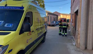 Servicios de emergencia en Villafarrueña. Foto Z24H