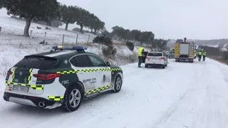 Agentes de la Guardia Civil, durante el trabajo realizado por la borrasca Filomena en Salamanca