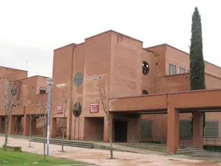 Fachada de la Facultad de Medicina en Salamanca. Foto de archivo