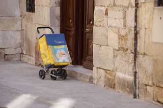 Carrito de Correos en la calle de Zamora | Foto: S24H