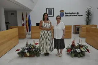 La concejala de Bienestar Social, Mari Cruz Gacho, y la directora del centro, Duvita Pahino