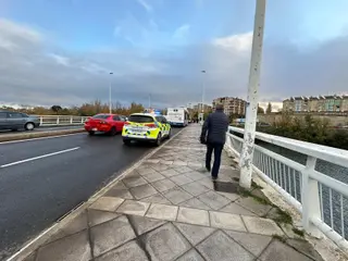 Policía Local en un accidente en el puente Felipe VI. Foto de archivo