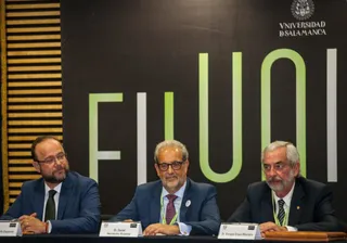 Los rectores de la USAL y UNAM presentan en FILUNI la coedición del facsímil ‘Regimiento solar’