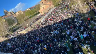 Celebración del Lunes de Aguas en las inmediaciones del Puente Romano