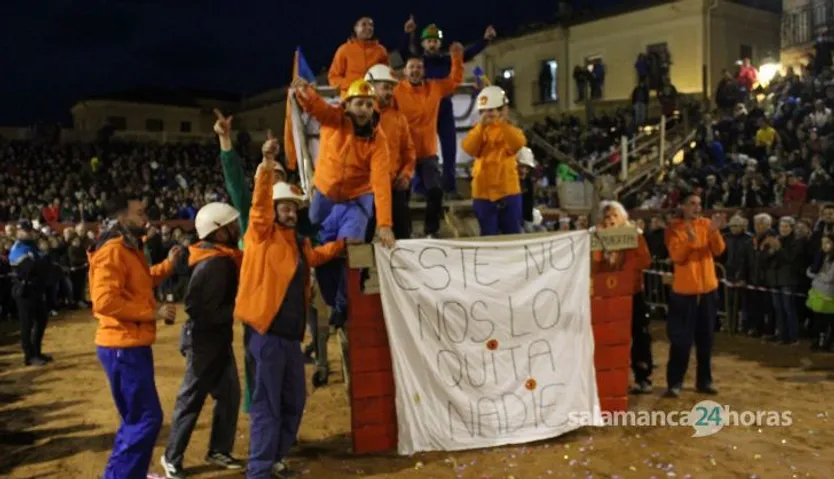 Desfile de carrozas en el Carnaval del Toro de Ciudad Rodrigo 2024