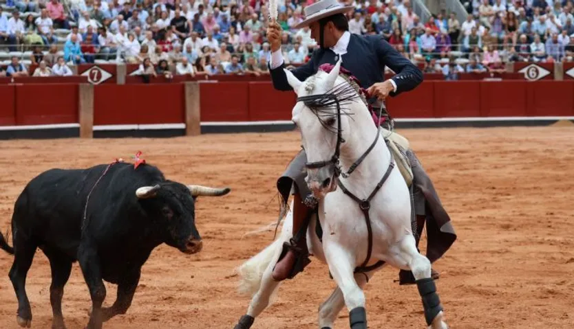 Corrida de rejones, Sánchez y Sánchez: momentos más destacados del primer festejo de abono de la Feria Taurina Virgen de la Vega 2023. Fotos Andrea M.