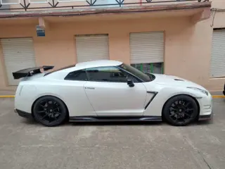 Vehículo blanco interceptado.