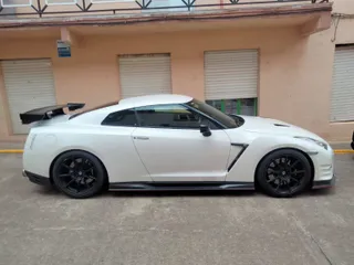 Vehículo blanco interceptado.