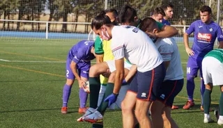 Adri García se retira lesionado en el Municipal Luis García / FOTO SALAMANCA24HORAS.COM